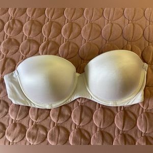 VICTORIAS SECRET PINK white strapless push up bra